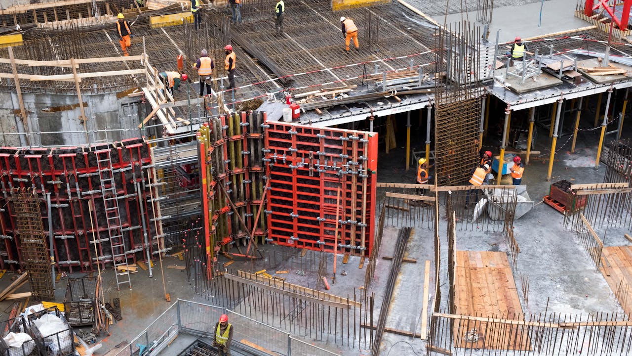 Urbanización con múltiples viviendas en construcción